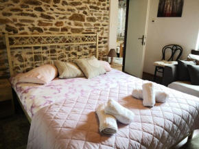 Effrosini Stonehouse1 center Portaria